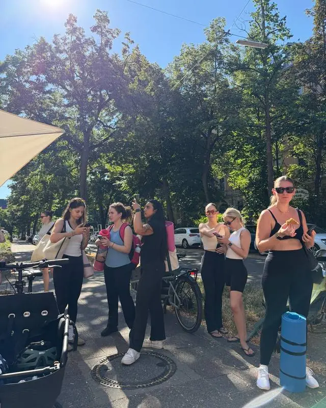 Community Pilates im Park mit iaro Coffee